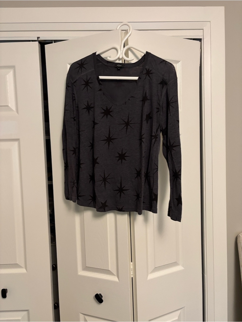 Dark Gray Star Print Long-Sleeve Women’s Top